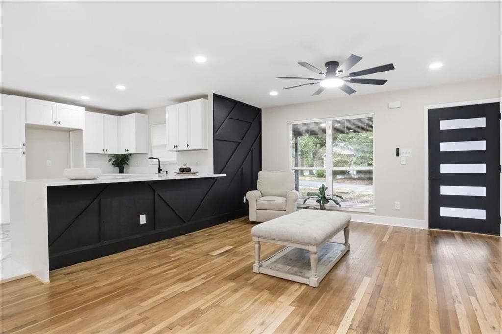 2900 Hunter Street, Fort Worth, TX 76112 2900 Hunter Street, Fort Worth, TX 76112
