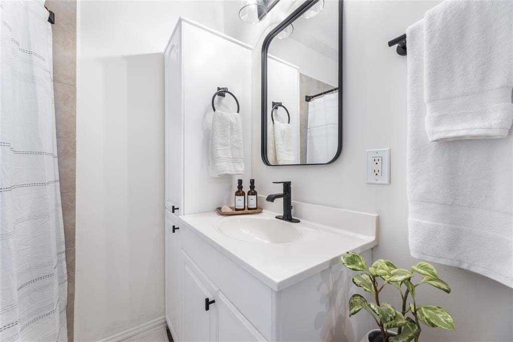 2402 Misty Lane, Carrollton, TX 75006 2402 Misty Lane, Carrollton, TX 75006