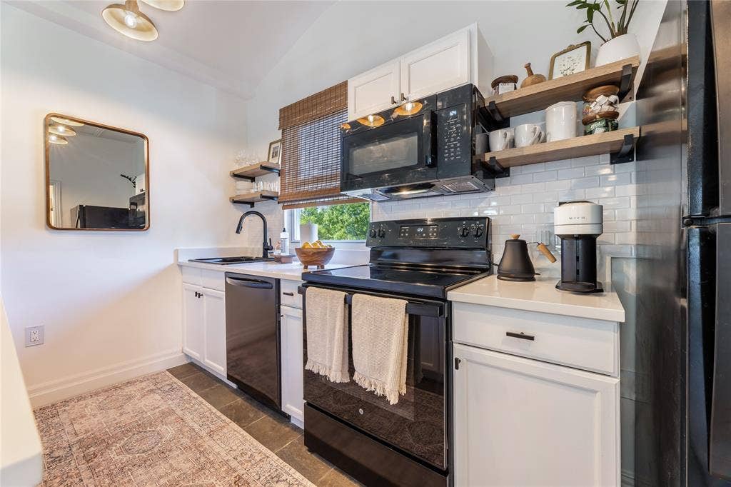 2402 Misty Lane, Carrollton, TX 75006 2402 Misty Lane, Carrollton, TX 75006