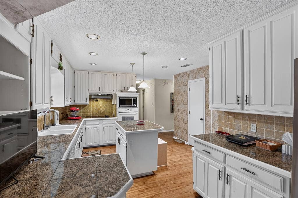 3910 Cross Bend Court, Arlington, TX 76016 3910 Cross Bend Court, Arlington, TX 76016
