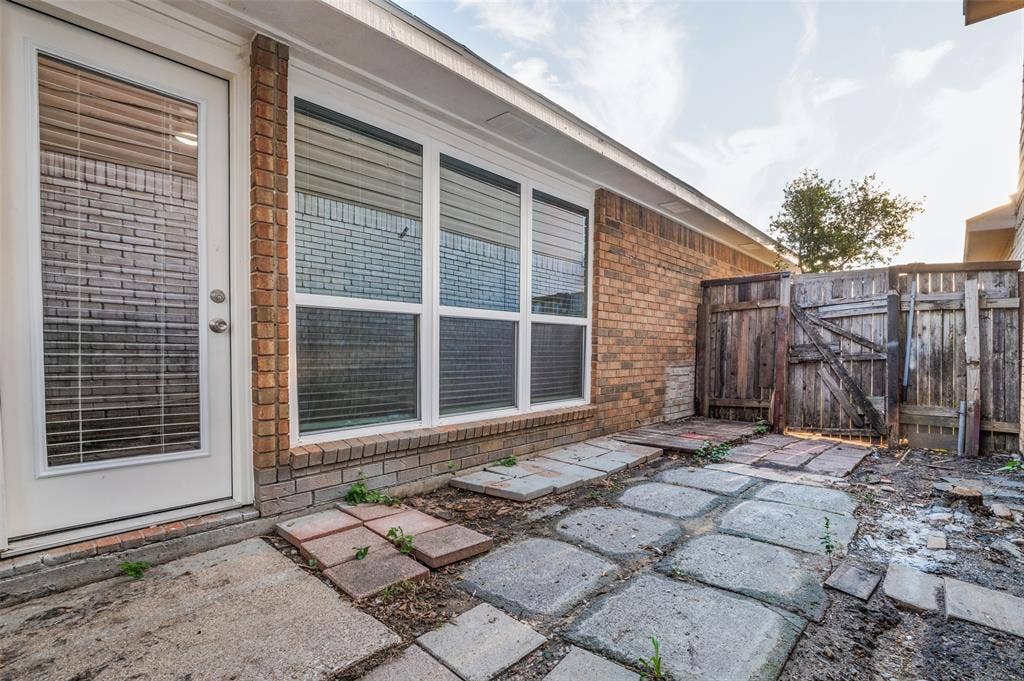 3174 Cross Creek Circle, Grand Prairie, TX 75052 Patio