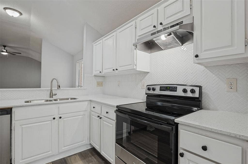 3174 Cross Creek Circle, Grand Prairie, TX 75052 Kitchen