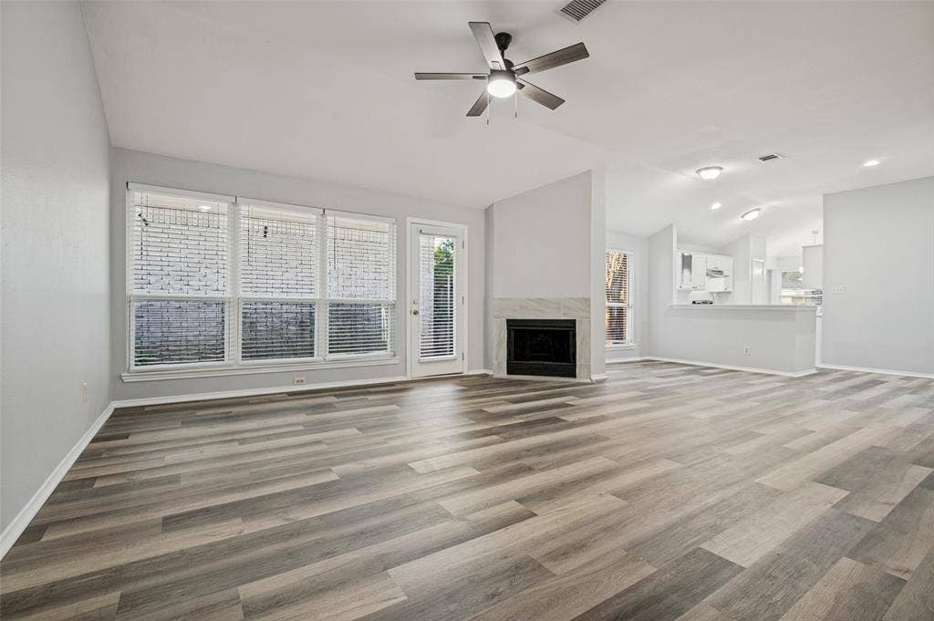 3174 Cross Creek Circle, Grand Prairie, TX 75052 Living area