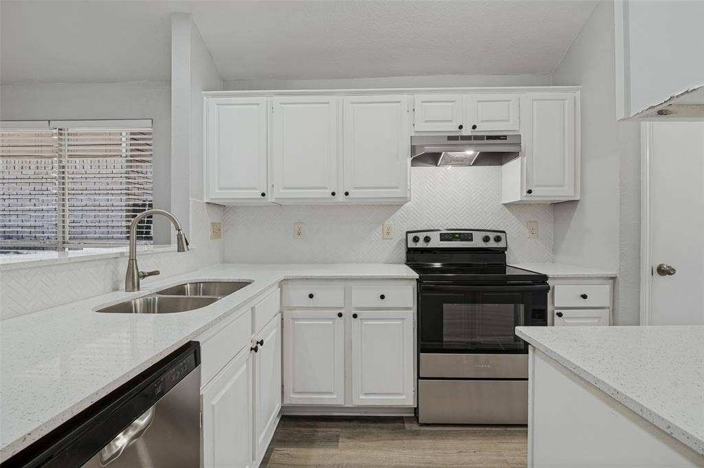 3174 Cross Creek Circle, Grand Prairie, TX 75052 Kitchen