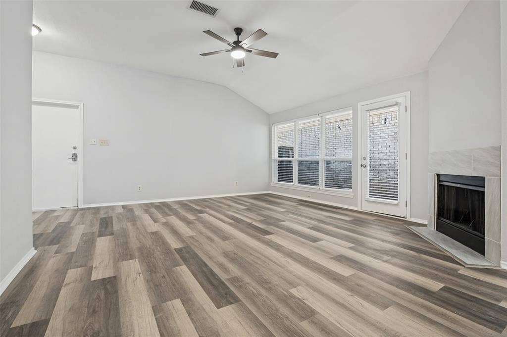 3174 Cross Creek Circle, Grand Prairie, TX 75052 Living area