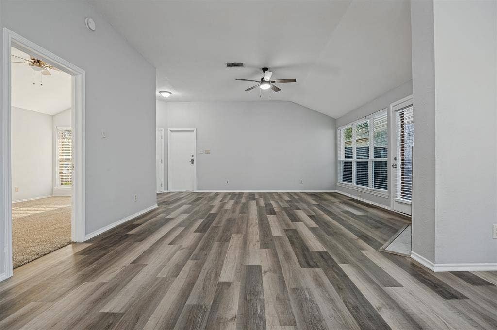 3174 Cross Creek Circle, Grand Prairie, TX 75052 Living area
