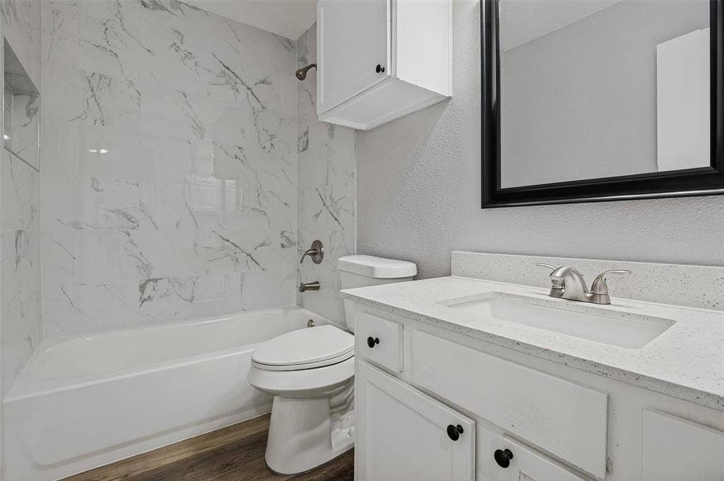 3174 Cross Creek Circle, Grand Prairie, TX 75052 Primary bathroom
