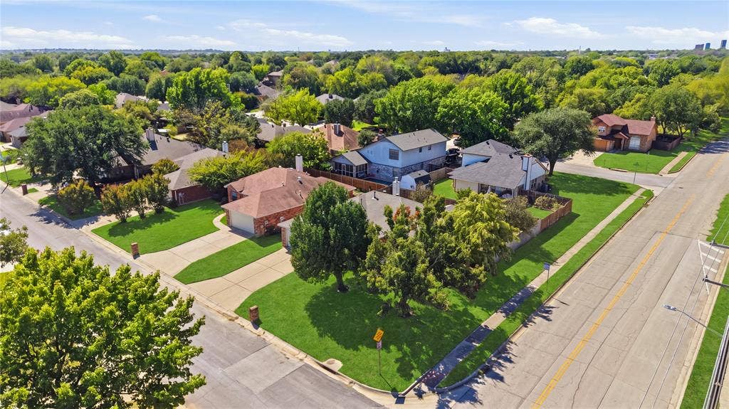 1125 Bayfield Drive, Denton, TX 76209 Residential neighborhood with mature trees, established properties, and paved streets