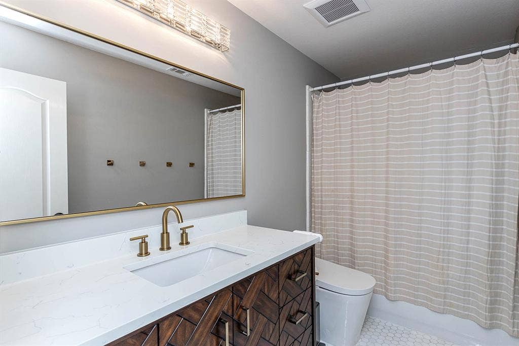 1508 Sunrise Drive, McKinney, TX 75071 Full bathroom-upstairs