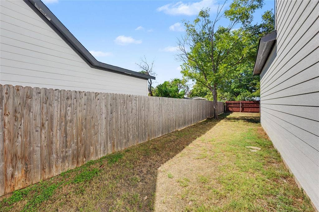 817 Stamps Avenue, Fort Worth, TX 76114 Expansive side yard featuring a wood fence and established trees