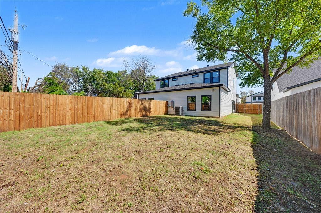 817 Stamps Avenue, Fort Worth, TX 76114 Expansive backyard featuring a new wood privacy fence.