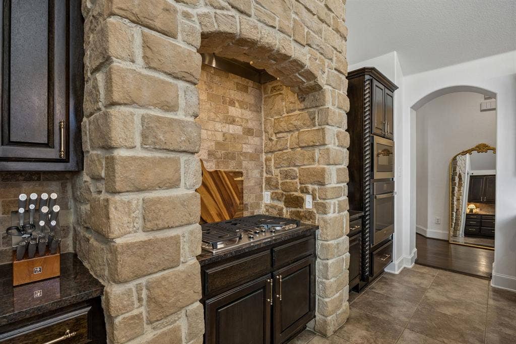 2403 Laguna Lane, Arlington, TX 76012 Stone-clad range hood surround with integrated gas cooktop
