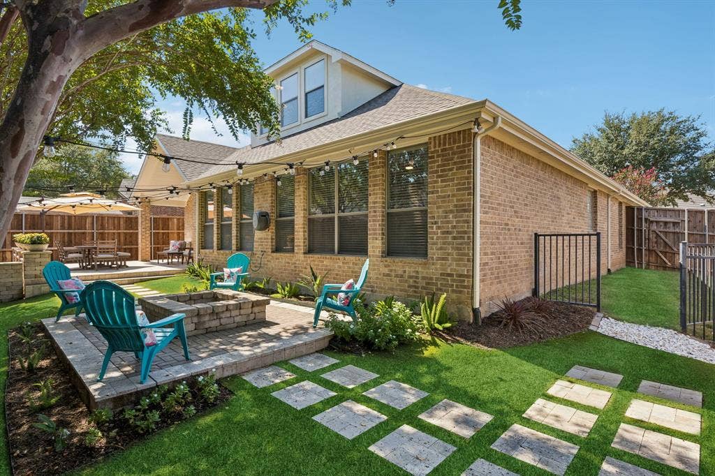 2403 Laguna Lane, Arlington, TX 76012 The back and side yard provide great spaces to enjoy the weather