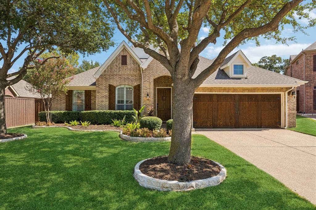 2403 Laguna Lane, Arlington, TX 76012 Welcome Home to 2403 Laguna Lane in Arlington, Texas