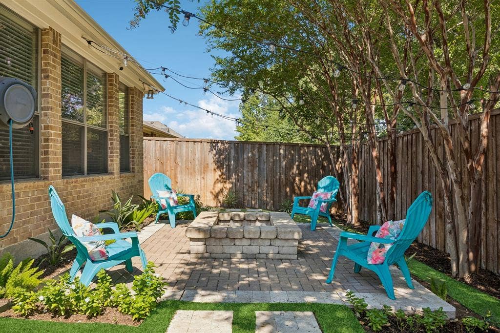 2403 Laguna Lane, Arlington, TX 76012 Fire pit area is perfect for entertaining or a family evening at home