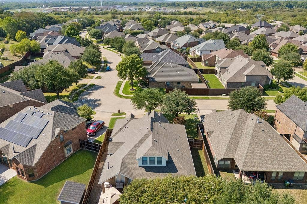 2403 Laguna Lane, Arlington, TX 76012 The surrounding neighborhood