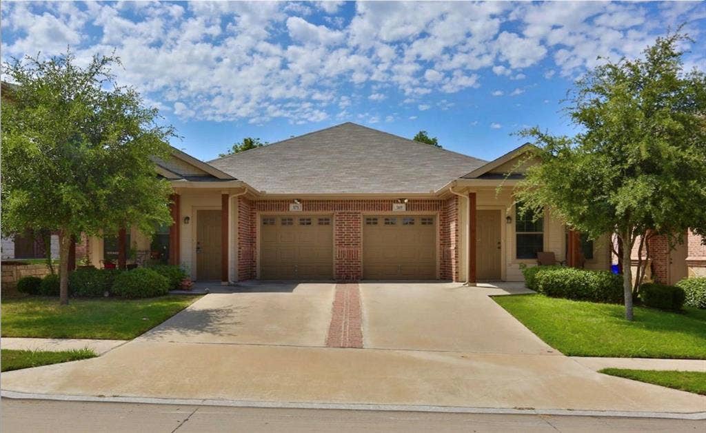 369 & 371 Orbit Drive, Lavon, TX 75166 369 & 371 Orbit Drive, Lavon, TX 75166