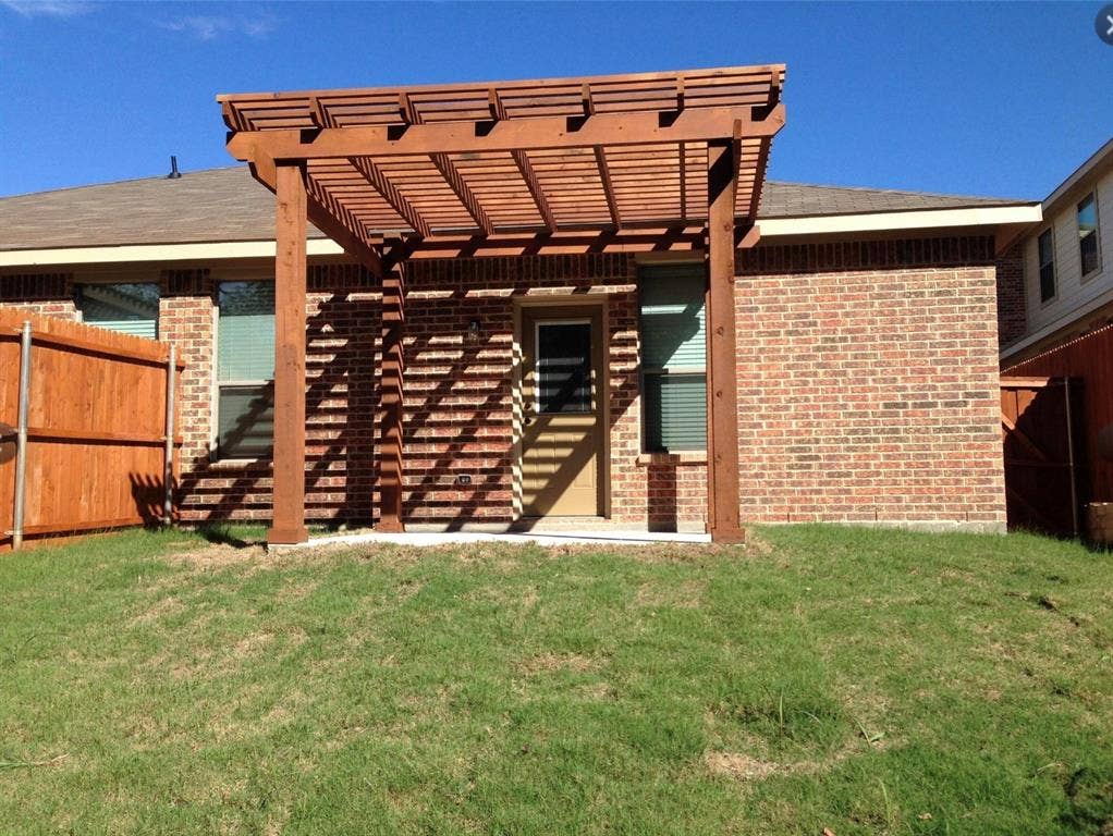 369 & 371 Orbit Drive, Lavon, TX 75166 369 & 371 Orbit Drive, Lavon, TX 75166