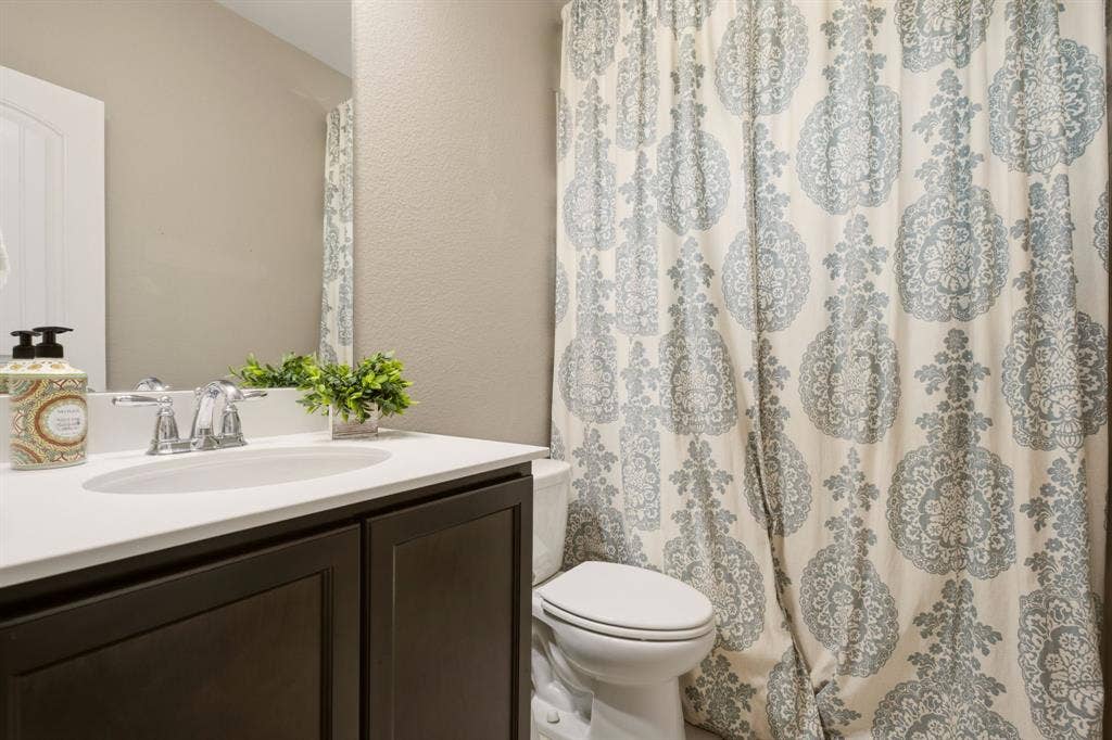 1411 Saint Johns Drive, Van Alstyne, TX 75495