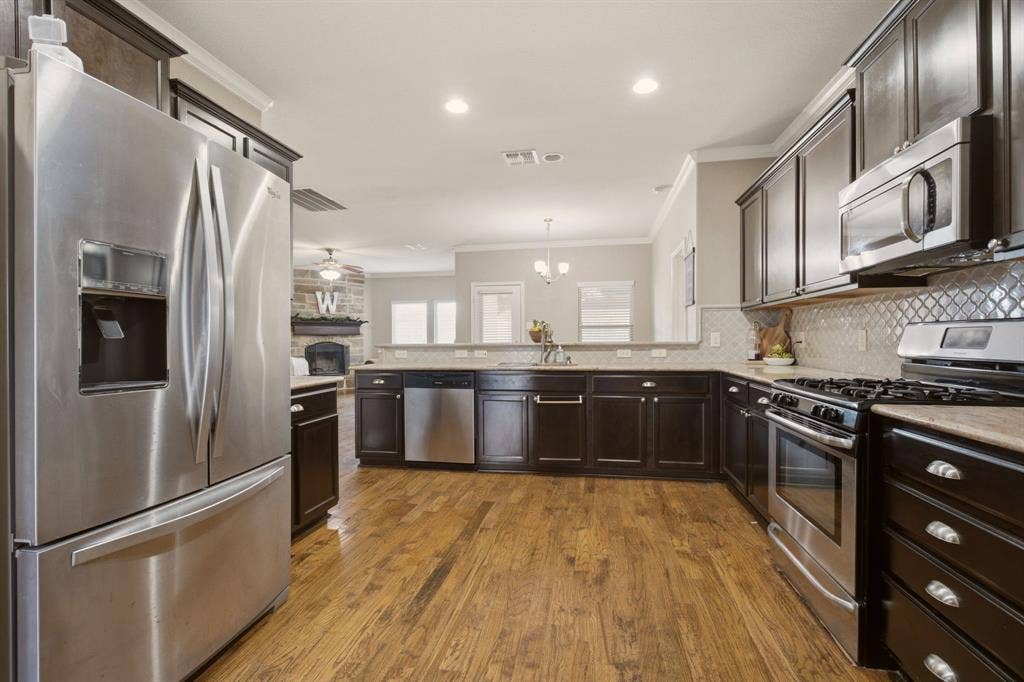 1411 Saint Johns Drive, Van Alstyne, TX 75495