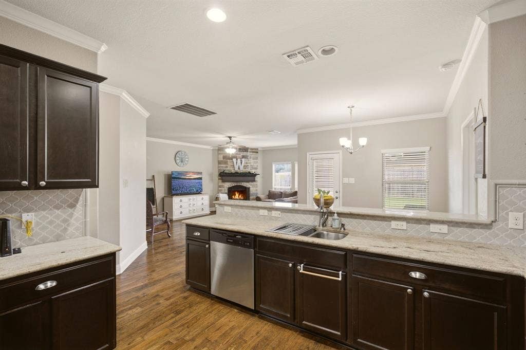 1411 Saint Johns Drive, Van Alstyne, TX 75495