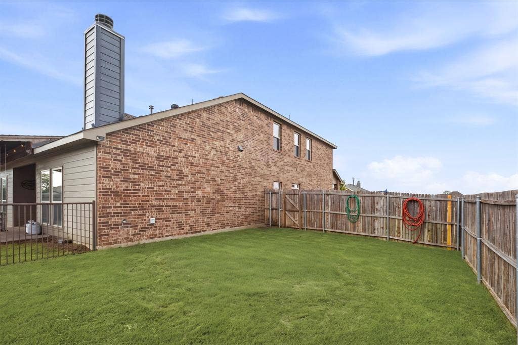 1411 Saint Johns Drive, Van Alstyne, TX 75495