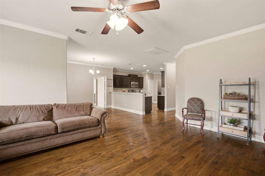 1411 Saint Johns Drive, Van Alstyne, TX 75495
