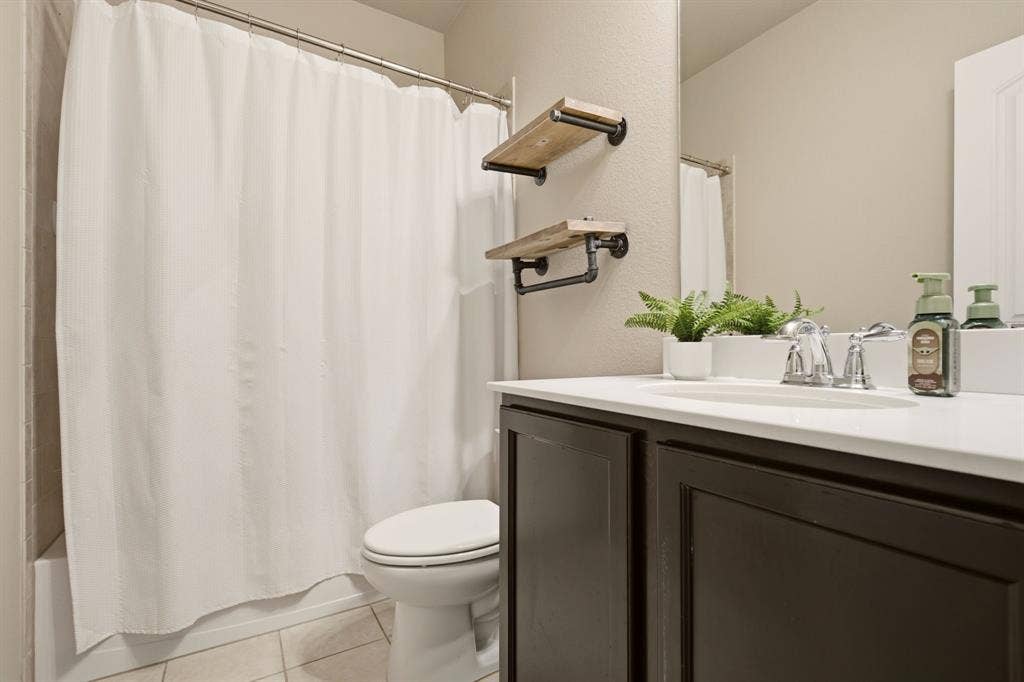 1411 Saint Johns Drive, Van Alstyne, TX 75495