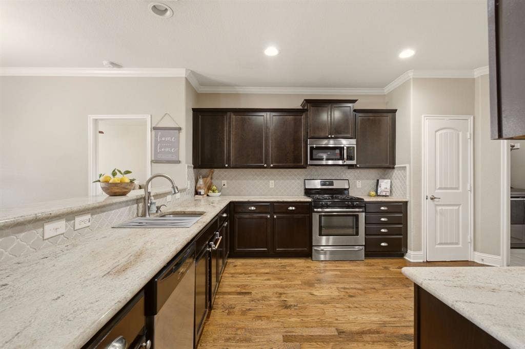 1411 Saint Johns Drive, Van Alstyne, TX 75495