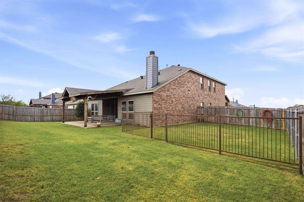 1411 Saint Johns Drive, Van Alstyne, TX 75495