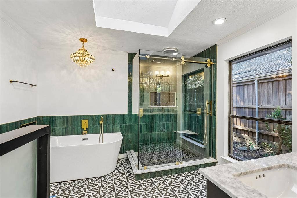 6234 La Cosa Drive, Dallas, TX 75248 6234 La Cosa Drive, Dallas, TX 75248