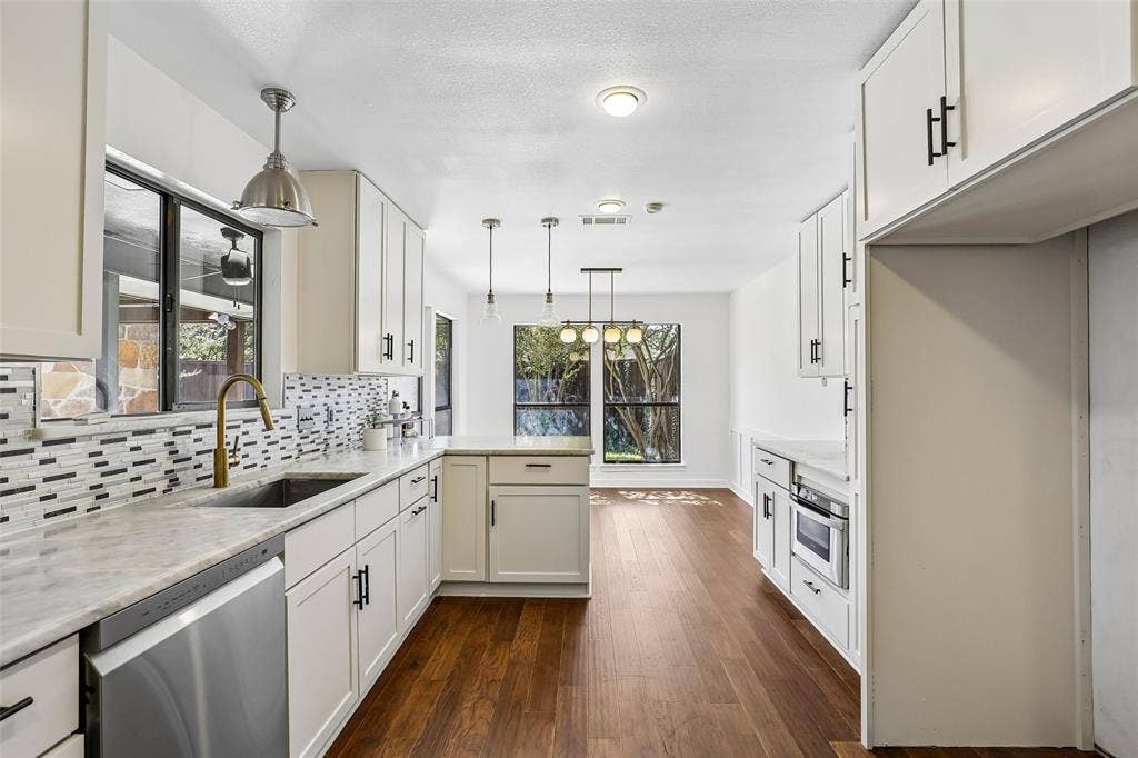 6234 La Cosa Drive, Dallas, TX 75248 6234 La Cosa Drive, Dallas, TX 75248