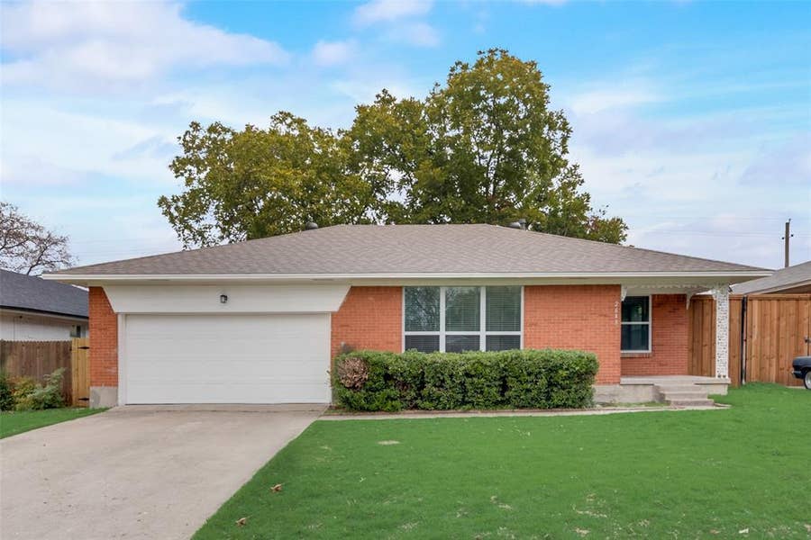 Property photo for 2643 San Medina Avenue, Dallas, TX