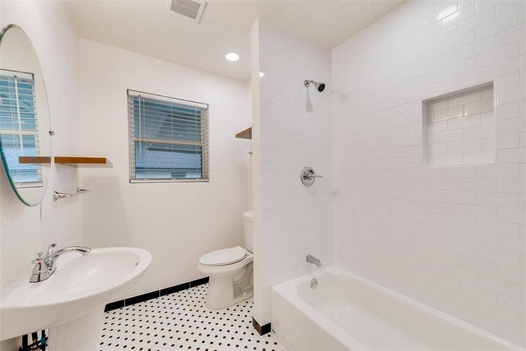 2643 San Medina Avenue, Dallas, TX 75228 2643 San Medina Avenue, Dallas, TX 75228