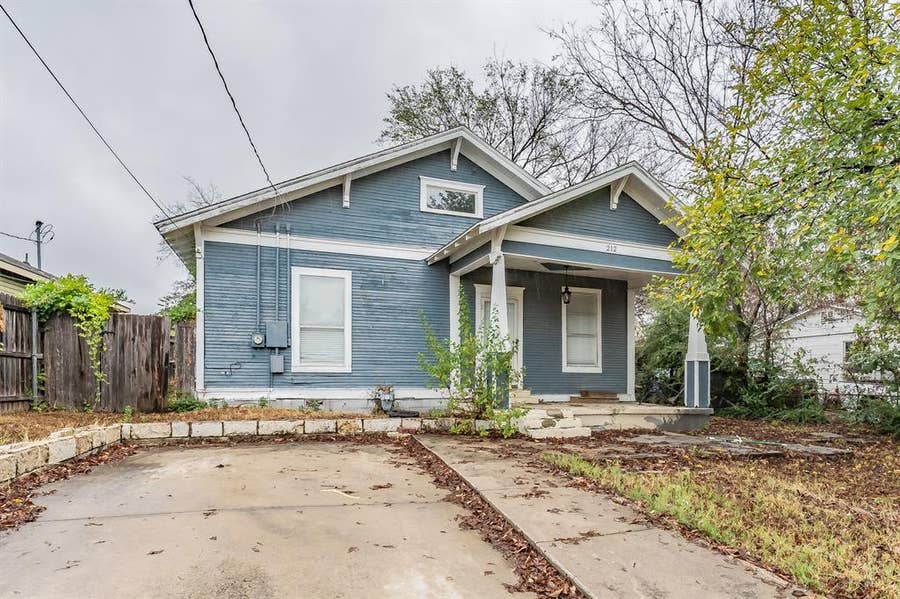 Property photo for 212 N Ruddell Street, Denton, TX