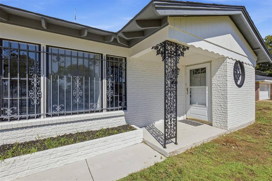 Property photo for 2313 Clearview Drive, Fort Worth, TX