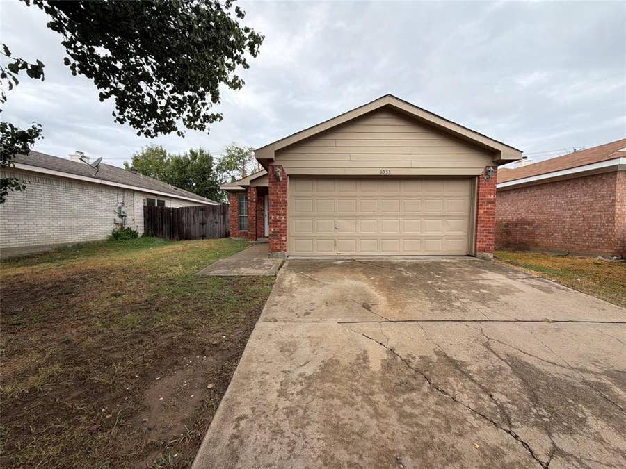 Property photo for 1033 Olivewood Lane, Fort Worth, TX