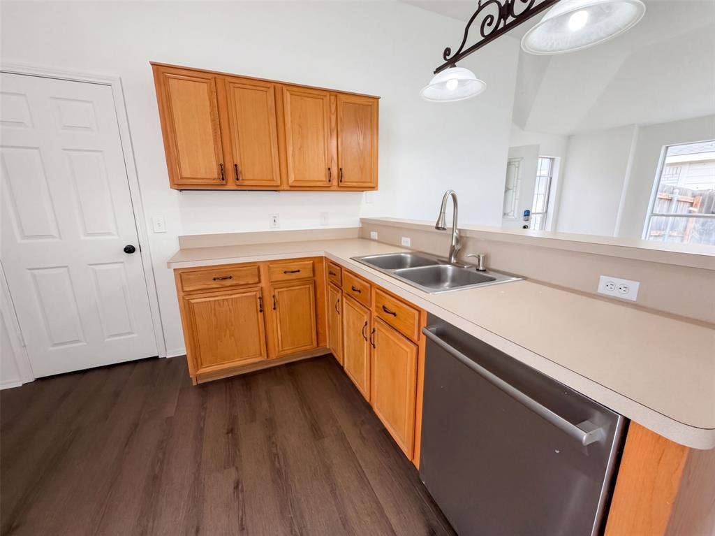 1033 Olivewood Lane, Fort Worth, TX 76140 1033 Olivewood Lane, Fort Worth, TX 76140