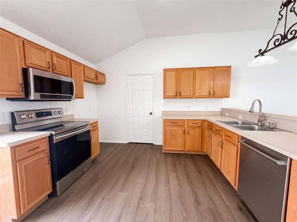 1033 Olivewood Lane, Fort Worth, TX 76140 1033 Olivewood Lane, Fort Worth, TX 76140