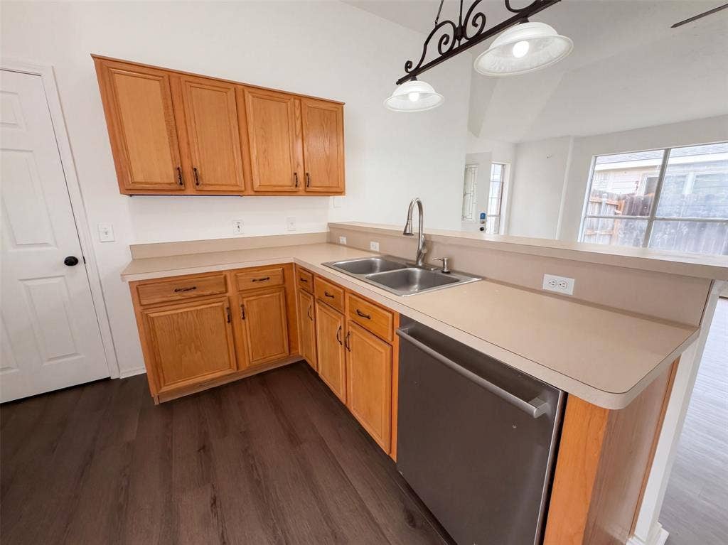 1033 Olivewood Lane, Fort Worth, TX 76140 1033 Olivewood Lane, Fort Worth, TX 76140