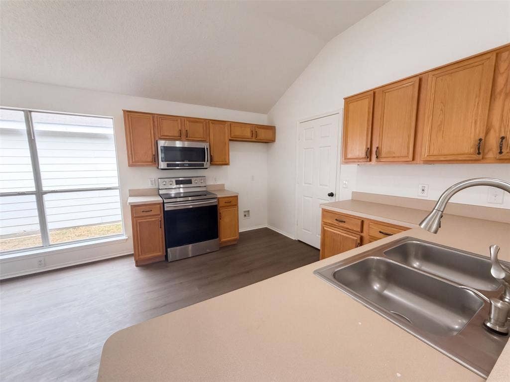1033 Olivewood Lane, Fort Worth, TX 76140 1033 Olivewood Lane, Fort Worth, TX 76140