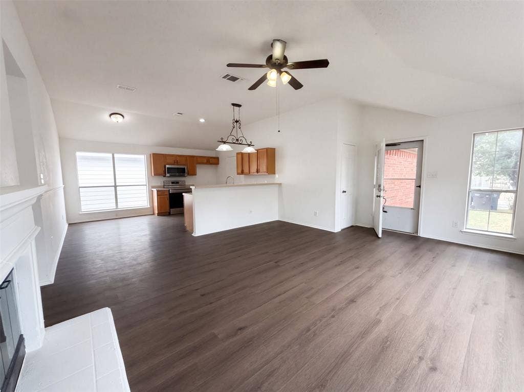1033 Olivewood Lane, Fort Worth, TX 76140 1033 Olivewood Lane, Fort Worth, TX 76140