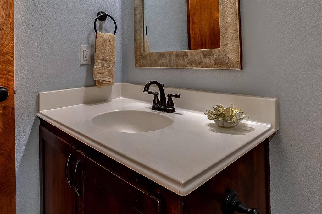 3912 Linden Avenue, Fort Worth, TX 76107 3912 Linden Avenue, Fort Worth, TX 76107