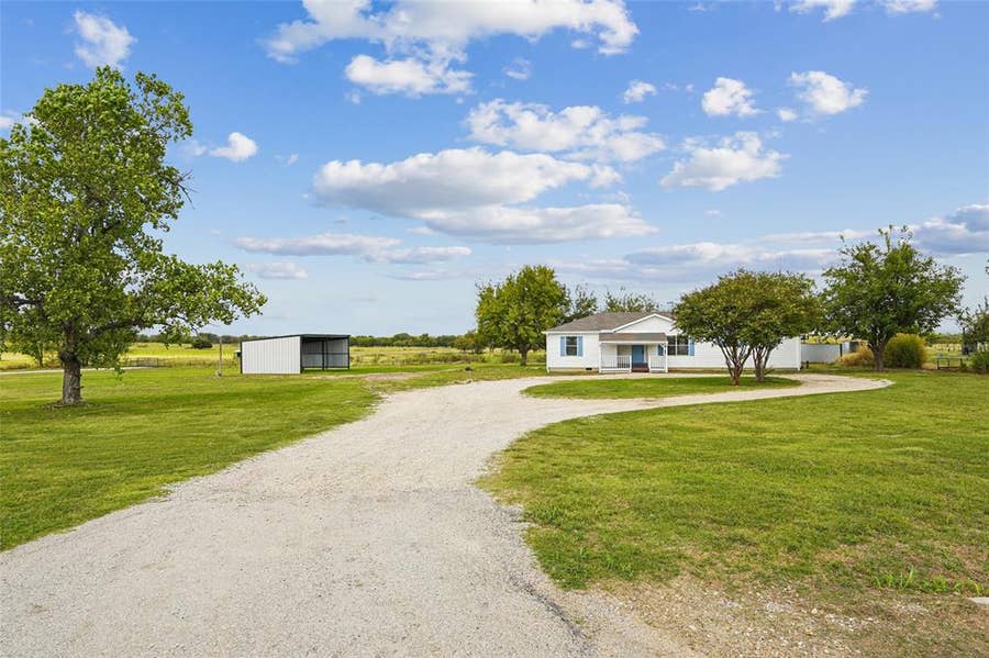 Property photo for 13384 Pruett Road, Krum, TX