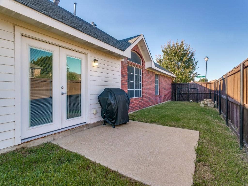 1600 Yellowstone Avenue, Lewisville, TX 75077