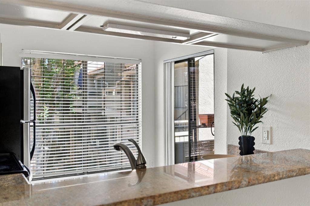 5200 Martel Avenue, #25C, Dallas, TX 75206