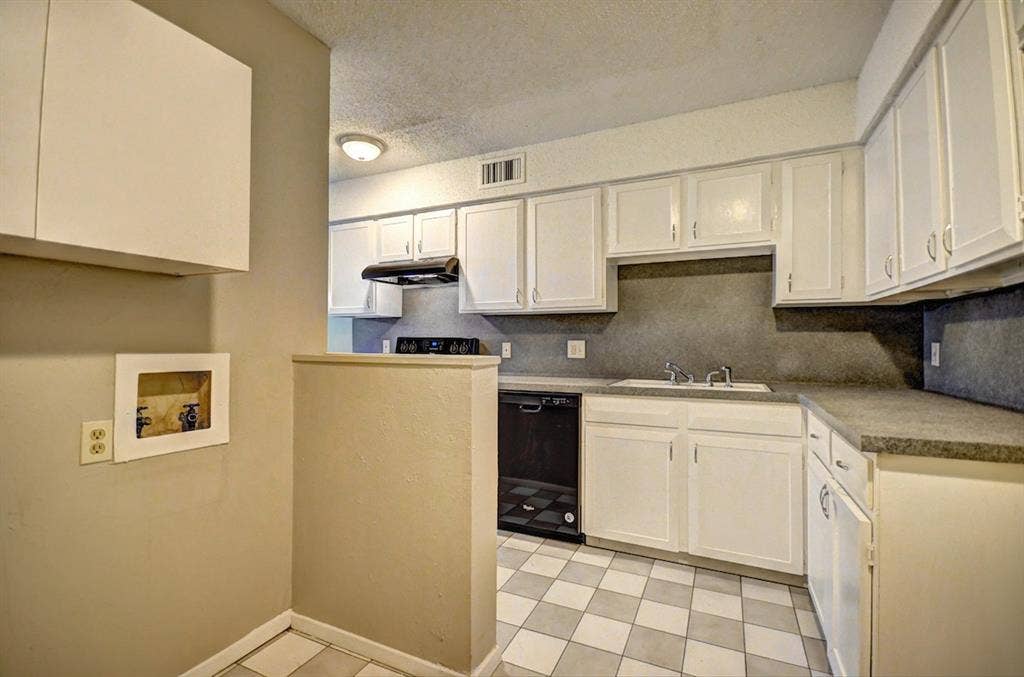 707 E Shady Grove Road, Irving, TX 75060