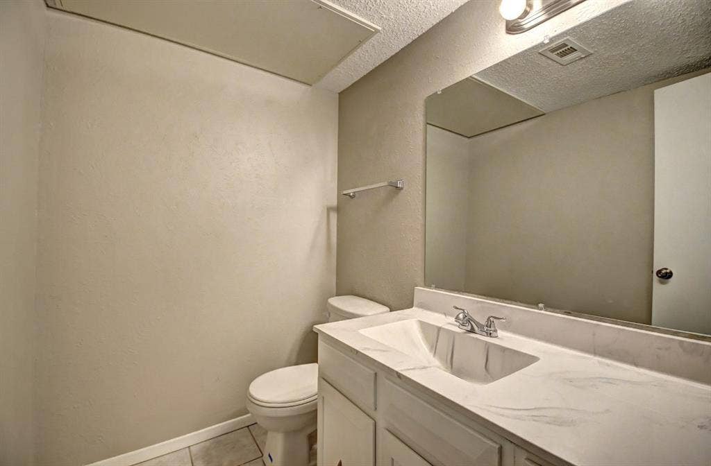 707 E Shady Grove Road, Irving, TX 75060