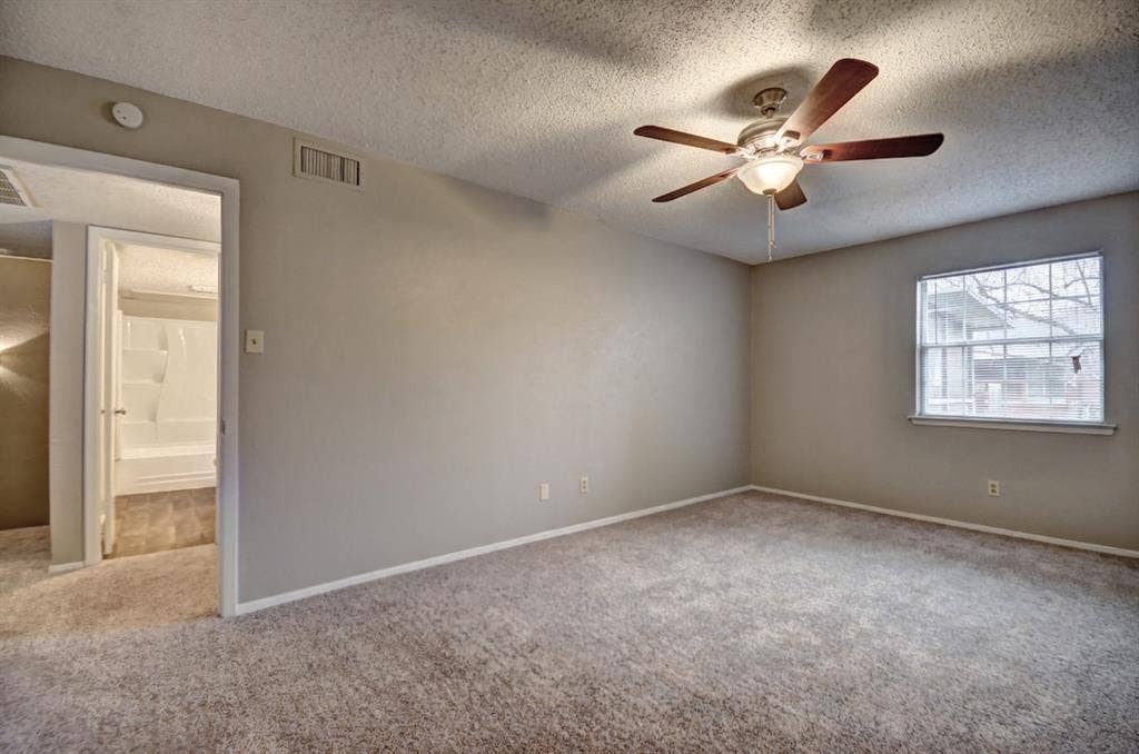 707 E Shady Grove Road, Irving, TX 75060