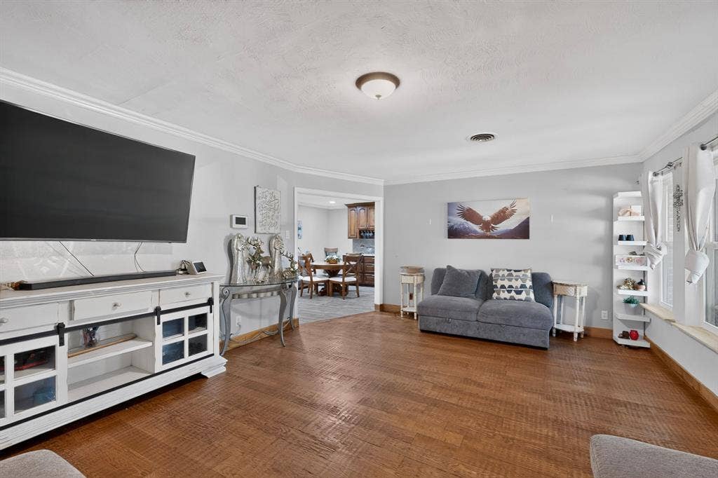 2520 Hillsboro Avenue, Dallas, TX 75228